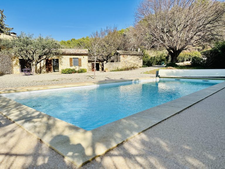 ecoondes EHS hébergement location vaucluse Ermitage Saint-Quinis piscine
