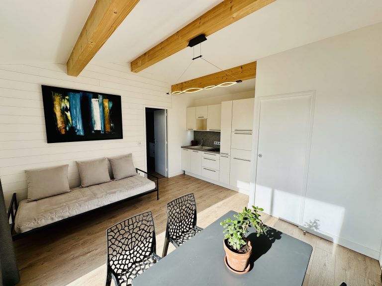 ecoondes EHS hébergement location vaucluse Ermitage Saint-Quinis chambre salon